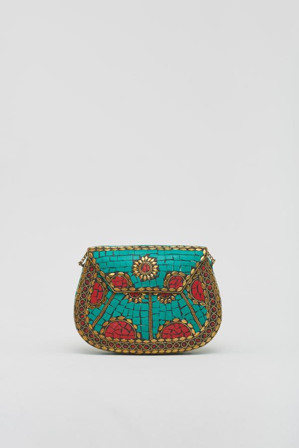 Caja cofre con efecto de mosaico multicolor, de Sfera (16,99 €).