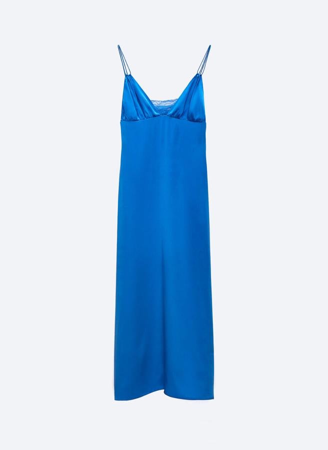 Vestido lencero midi en azul eléctrico, de Uterqüe (129 €).
