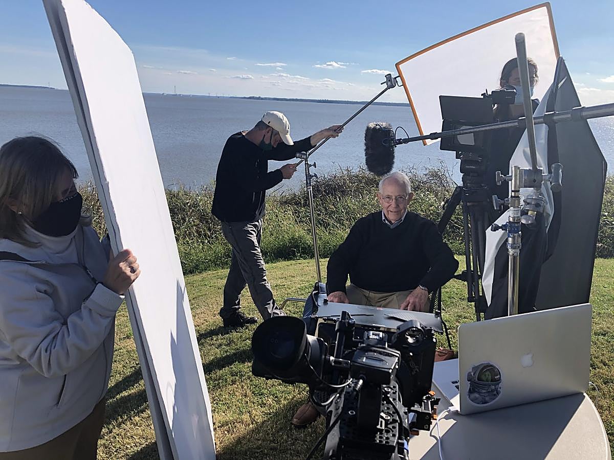 Palomares. Miniserie. Movistar +. 22 de abril.Compuesta por 4 episodios, esta producción documental se sirve de documentos y materiales recientemente desclasificados sobre la caída de cuatro bombas nucleares en enero de 1966 sobre el pueblo que le da nombre.