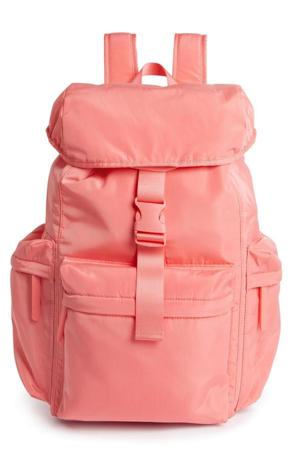 Mochila deportiva color coral de Primark: 14 euros.