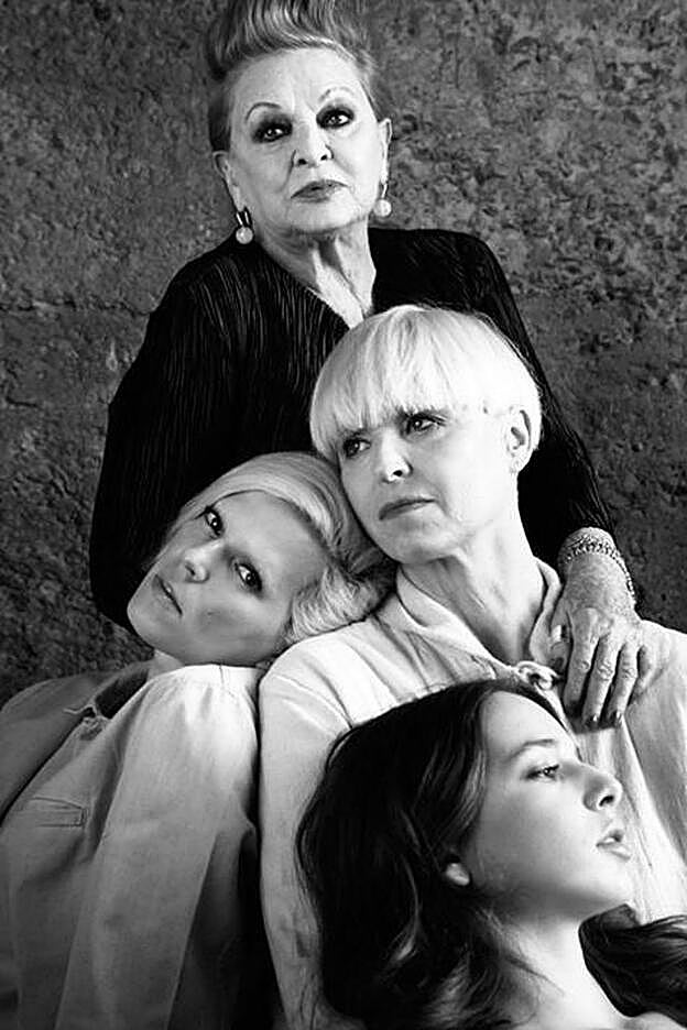 Las mujeres del clan Dominguín Bosé en una imagen de @gorkapostigo.