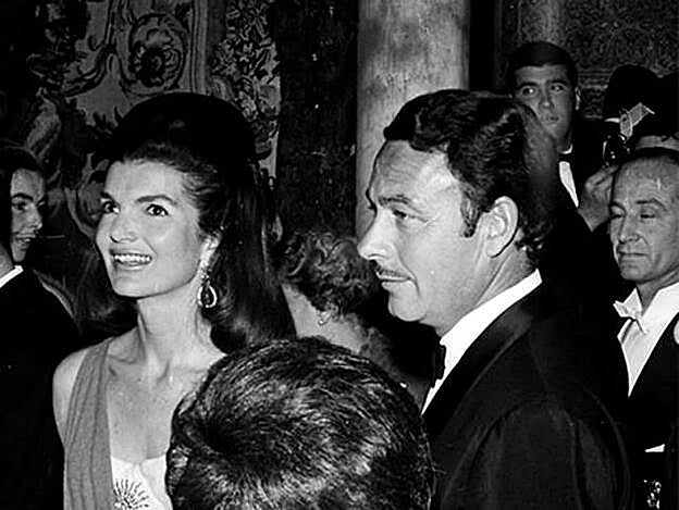 Alfonso de Hohenlohe con Jacqueline Onassis.