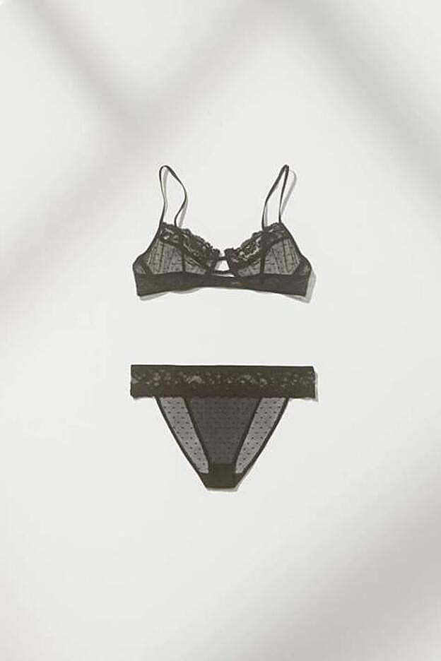 Braguita y sujetador con aros de plumeti de la nueva colección de Zara