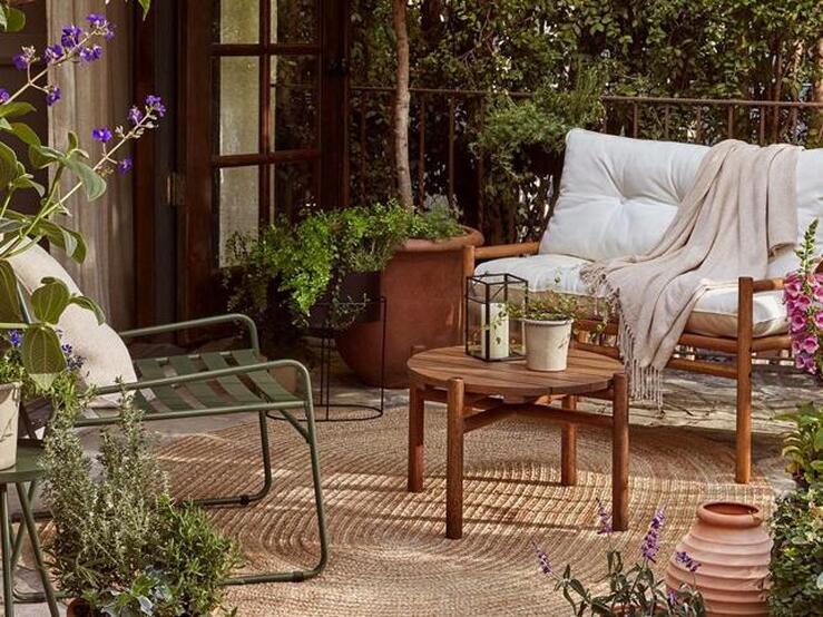 Ha llegado el momento de que disfrutes de tu terraza o jardín, y qué mejor manera de hacerlo que con estas 11 propuestas low cost de H&M Home