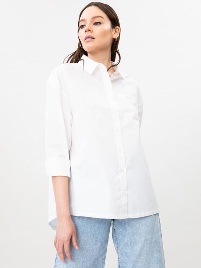 Camisa básica de manga larga y tejido popelín (8,99 euros).