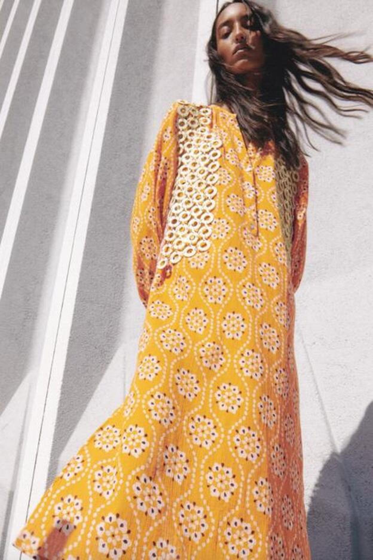 Pincha en la imagen para descubrir nueve vestidos azules perfectos para llevar a tus looks el color comodín de la primavera.