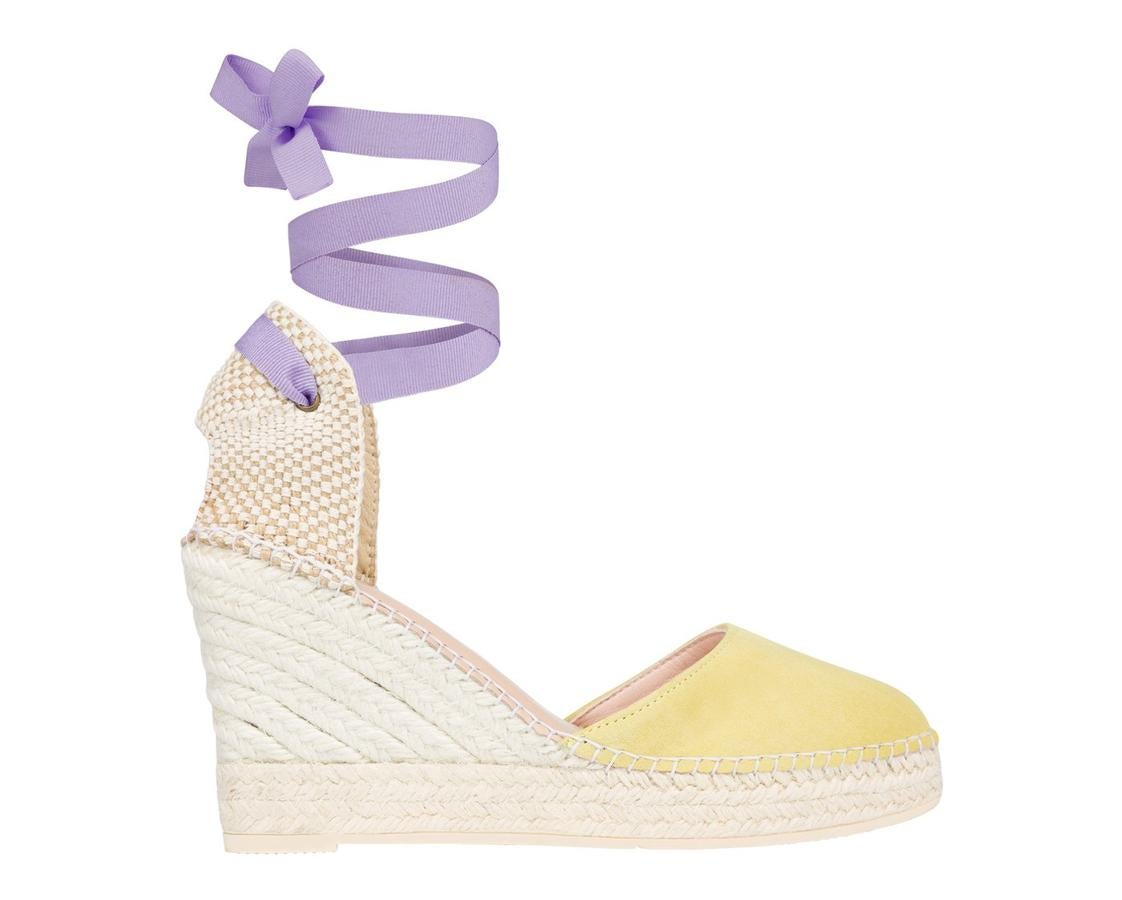 Zapatillas de esparto bicolor en amarillo y morado de Manebi (125 euros)