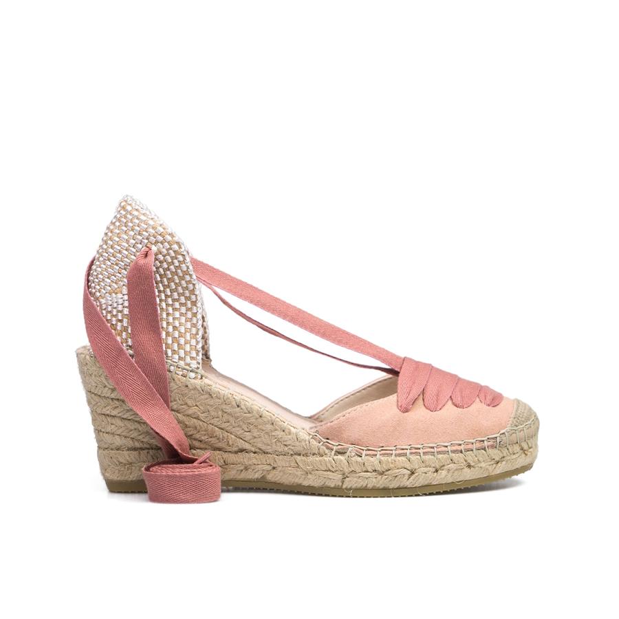 Alpargatas en ante rosa con tiras en contraste de Vidorreta (79,99 euros)