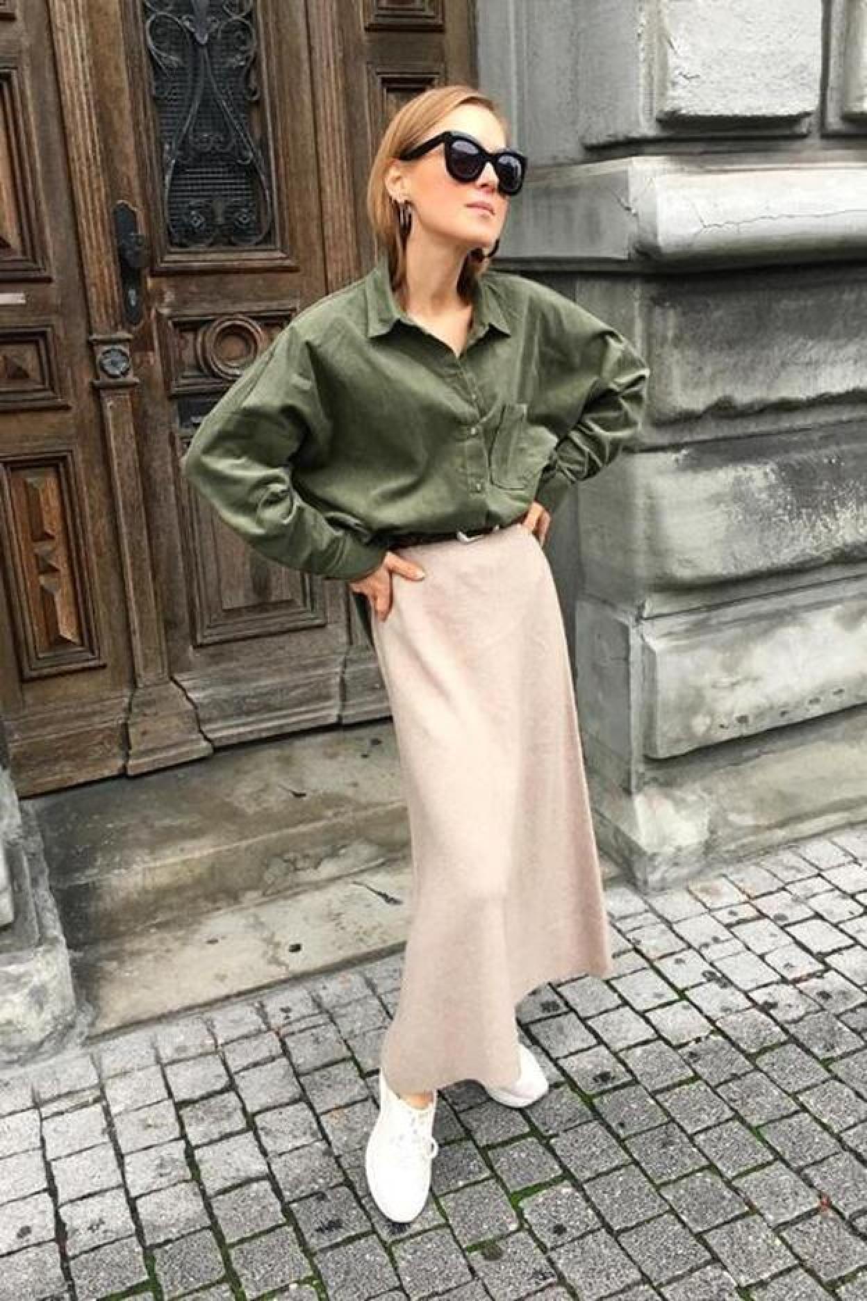 Pincha en la imagen para descubrir las faldas blancas que se llevan con todo y son imprescindibles esta primavera.