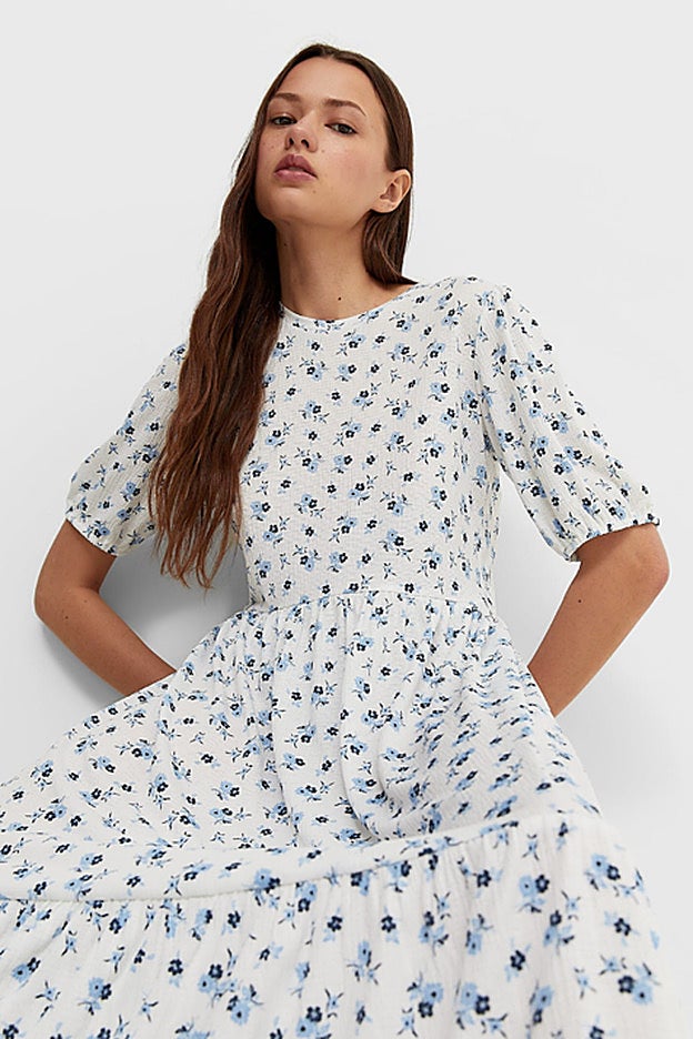 Uno de los estampados de flores más bonitos de Stradivarius.