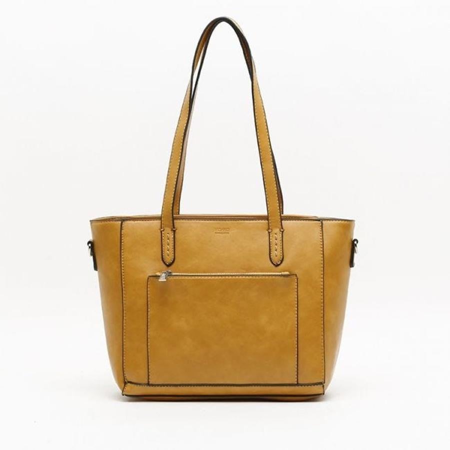 De estructura semirrígida, diseñado con un enfoque minimalista y práctico. Actualmente, sólo está disponible en color mostaza. Rebajado de 28,99 a 14,50 euros.