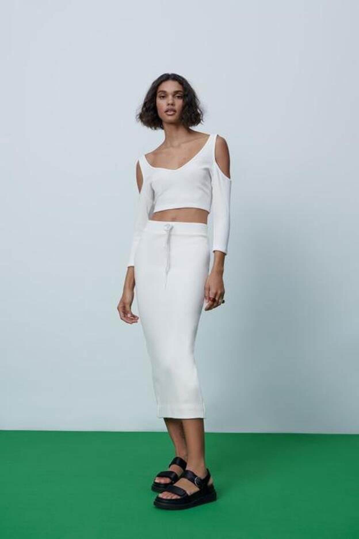 Lo hemos encontrado: este es el jersey para vacunarse que está arrasando en las redes sociales (y además es súper elegante)