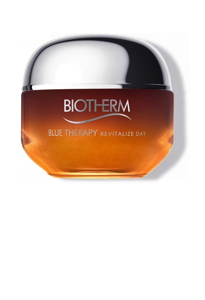 Crema antiedad de día Blue Therapy Amber Algae Revitalize de Biotherm. Rebajada de 95 euros a 49,24 euros en Primor. Un tratamiento reparador y revitalizante para pieles maduras que se aplica a diario en la cara, en el cuello y en el escote.