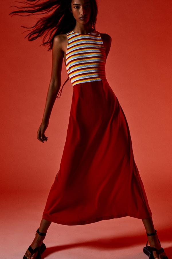 Vestido bicolor con top de punto de Zara (19,99 euros)