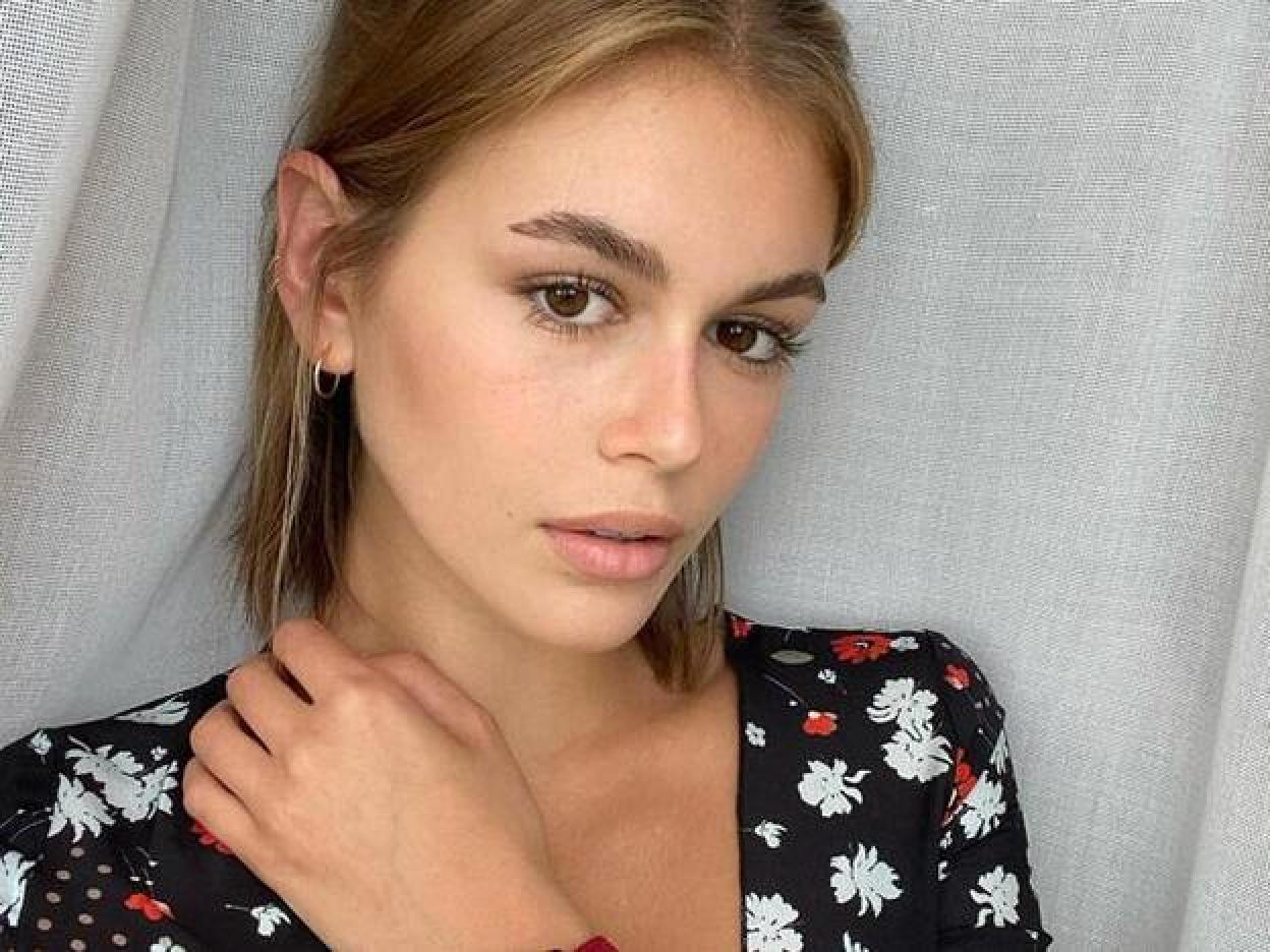 Pincha en la imagen para ver 8 productos con niacinamida para eliminar las manchas que salen con el sol.