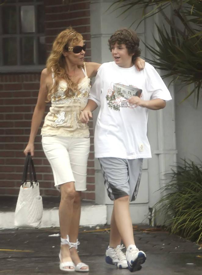 Desde 1995 hasta 2010, es decir, desde los tres años hasta su graduación de Bachillerato, Álex estudió en el International College Spain. Un colegio privado ubicado en la exclusiva urbanización La Moraleja.