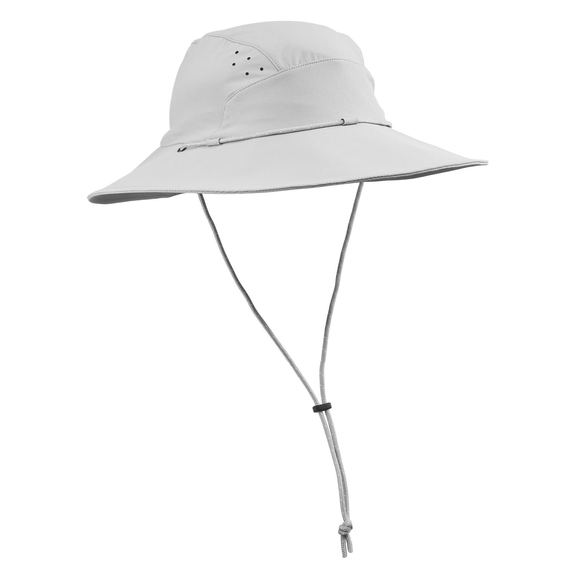 Sombrero de trekking y montaña en color gris cemento. Perfecto para llevarlo puesto con tu bikini favorito este verano y esquivar los rayos del sol más dañinos. Un completo de Decathlon que podría hacerse viral entre las influencers (9,99 euros).