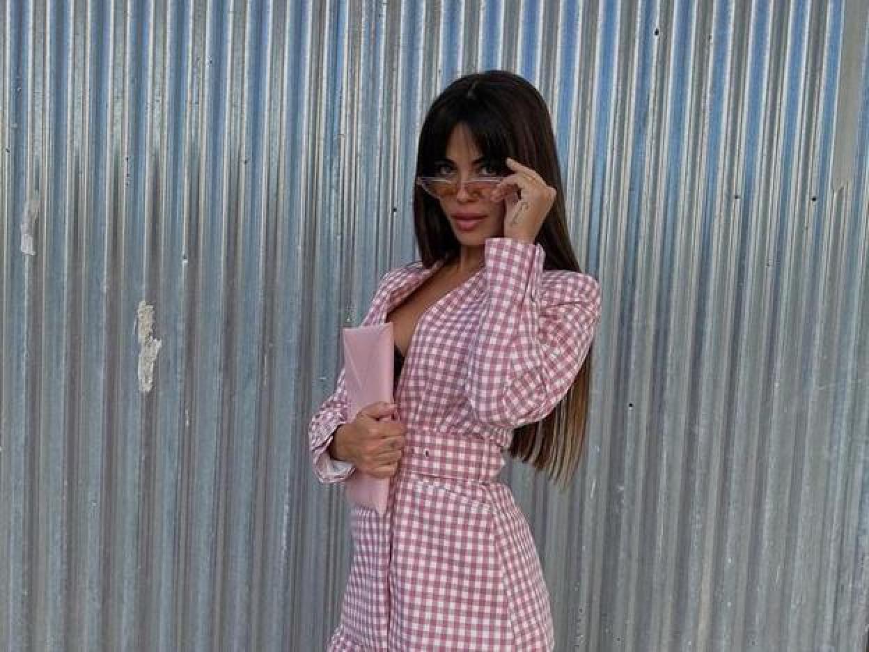 Pincha en la imagen para ver las blazers de cuadros más bonitas de Zara, Stradivarius y Mango para elevar cualquier look básico hasta el final de la primavera.