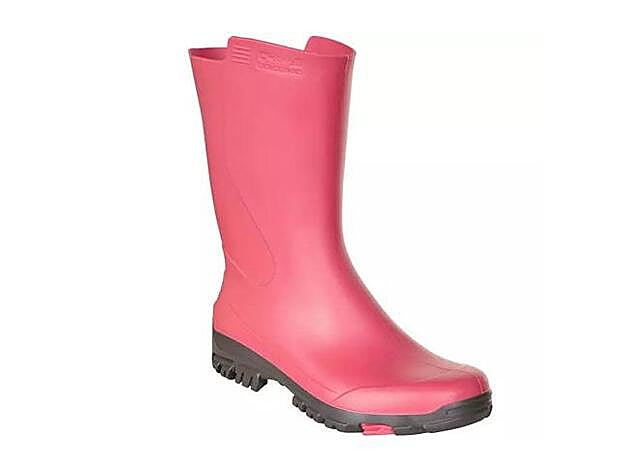 Estas botas de agua de Decathlon están casi agotadas