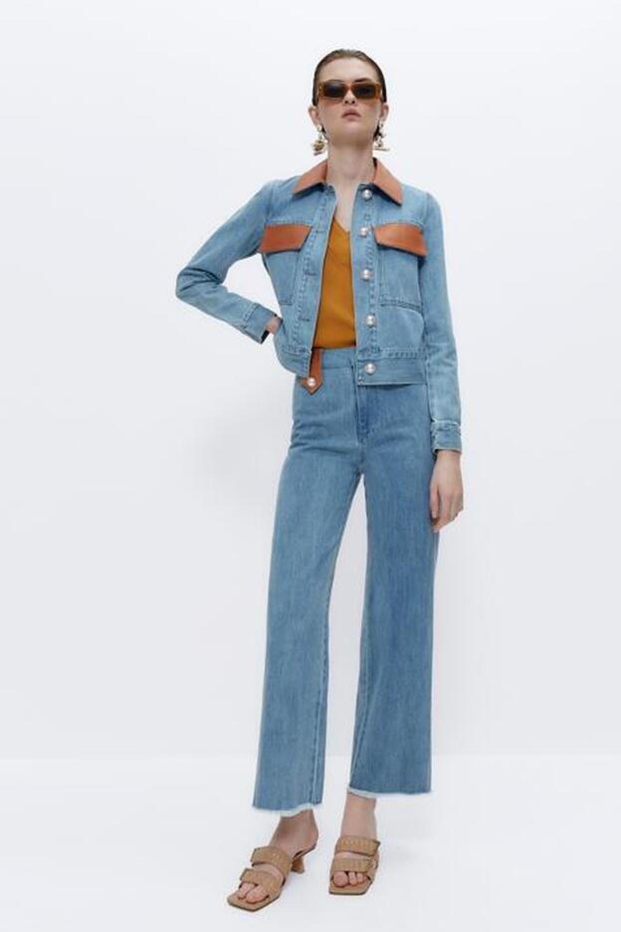 Pincha en la imagen para descubrir nueve faldas vaqueras midi que te solucionan cualquier look y quedan genial con sandalias.