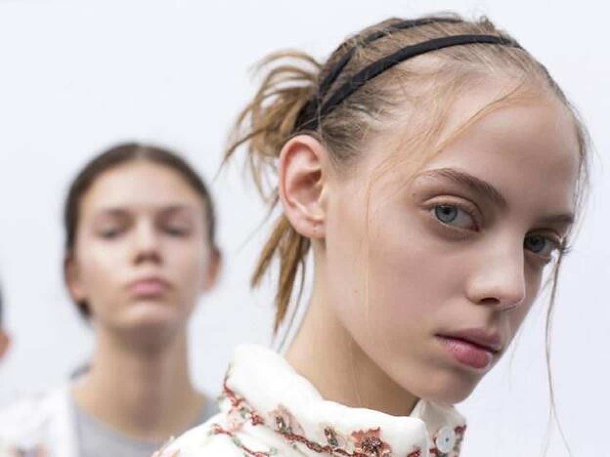 Pincha en la imagen para conocer los mejores champús de cbeolla con el mejor olor para conesguir un pelo largo y fuerte