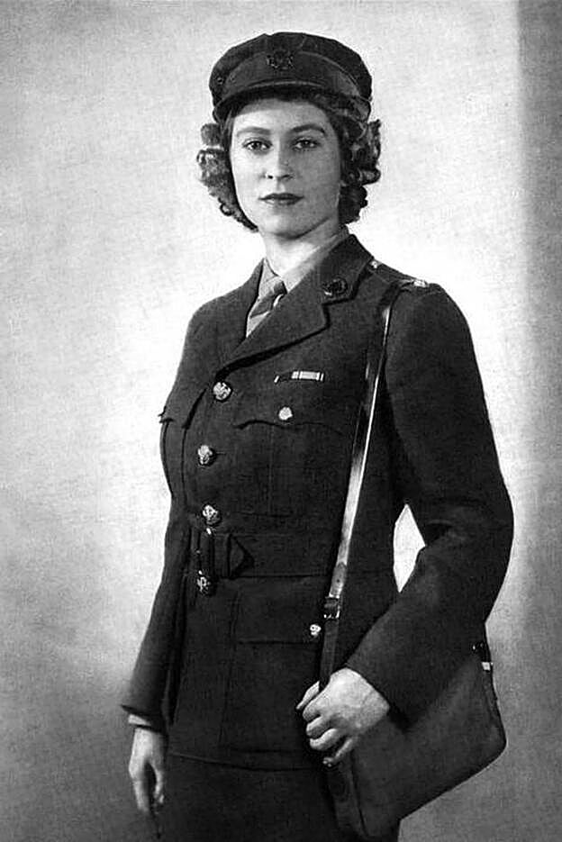 La reina Isabel II participó en la Segunda Guerra Mundial.