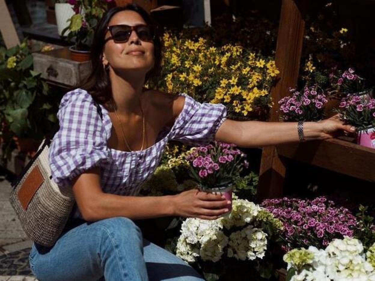 Esta blusa con estampado vichy en color lila es una de las prendas más bonitas de la colección de primavera de Uterqüe. Descubre otros tesoros escondidos de esta marca.