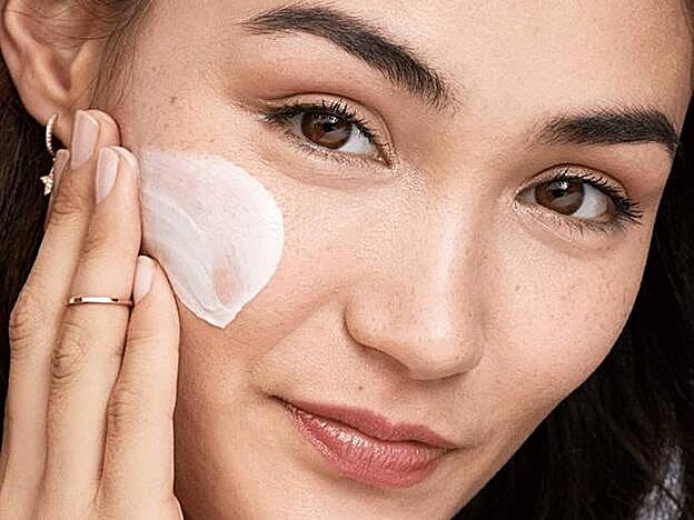 El retinol ayuda a la piel a renovarse de forma natural
