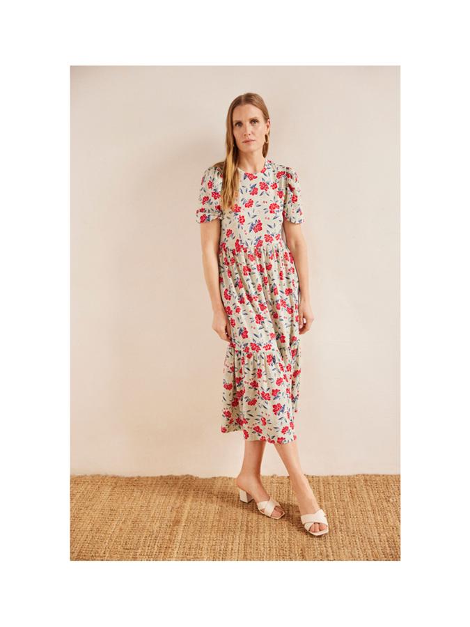 Este vestido con estampado de flores, disponible en tres colores, cuesta 12.99 euros.