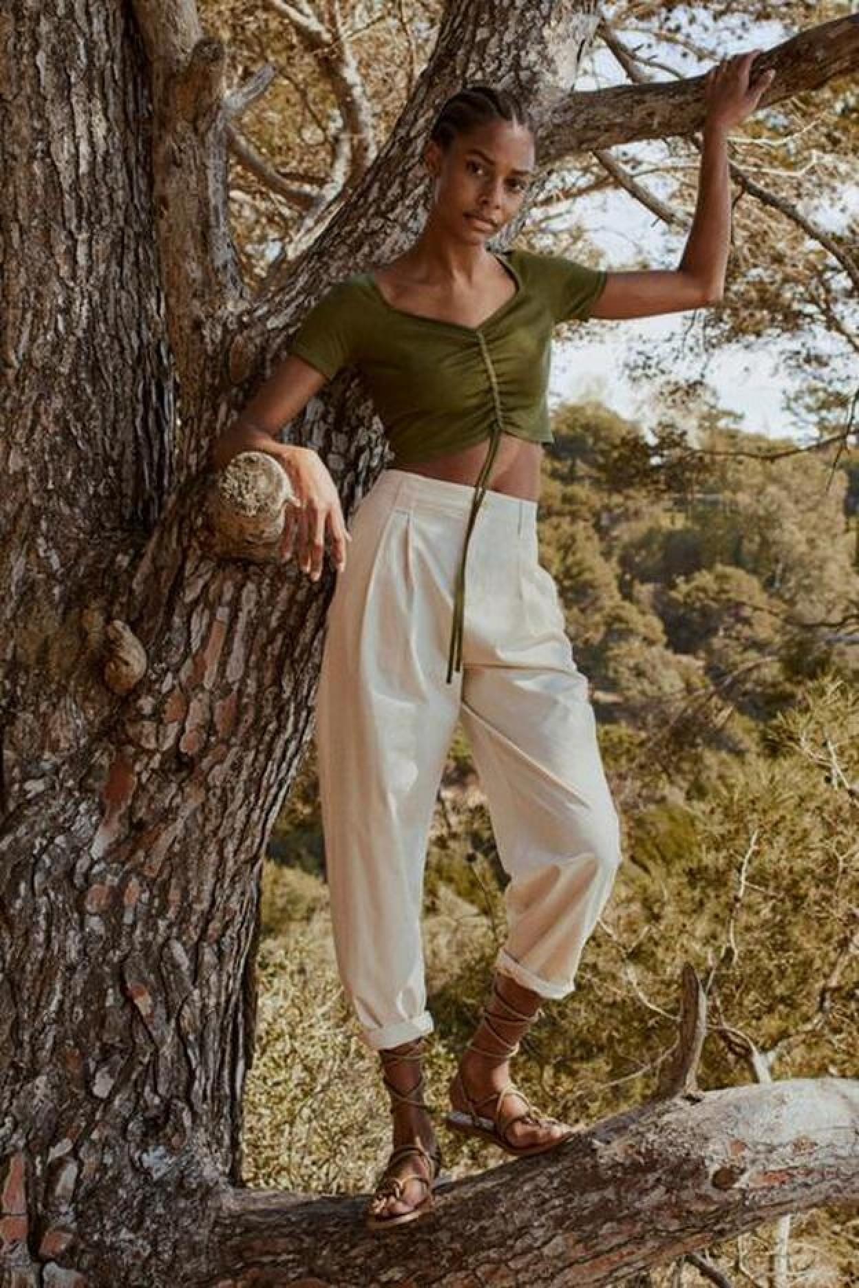 Pincha en la imagen para descubrir los tops de la nueva colección de Sfera que han llegado para poner estilo en todos tus looks.