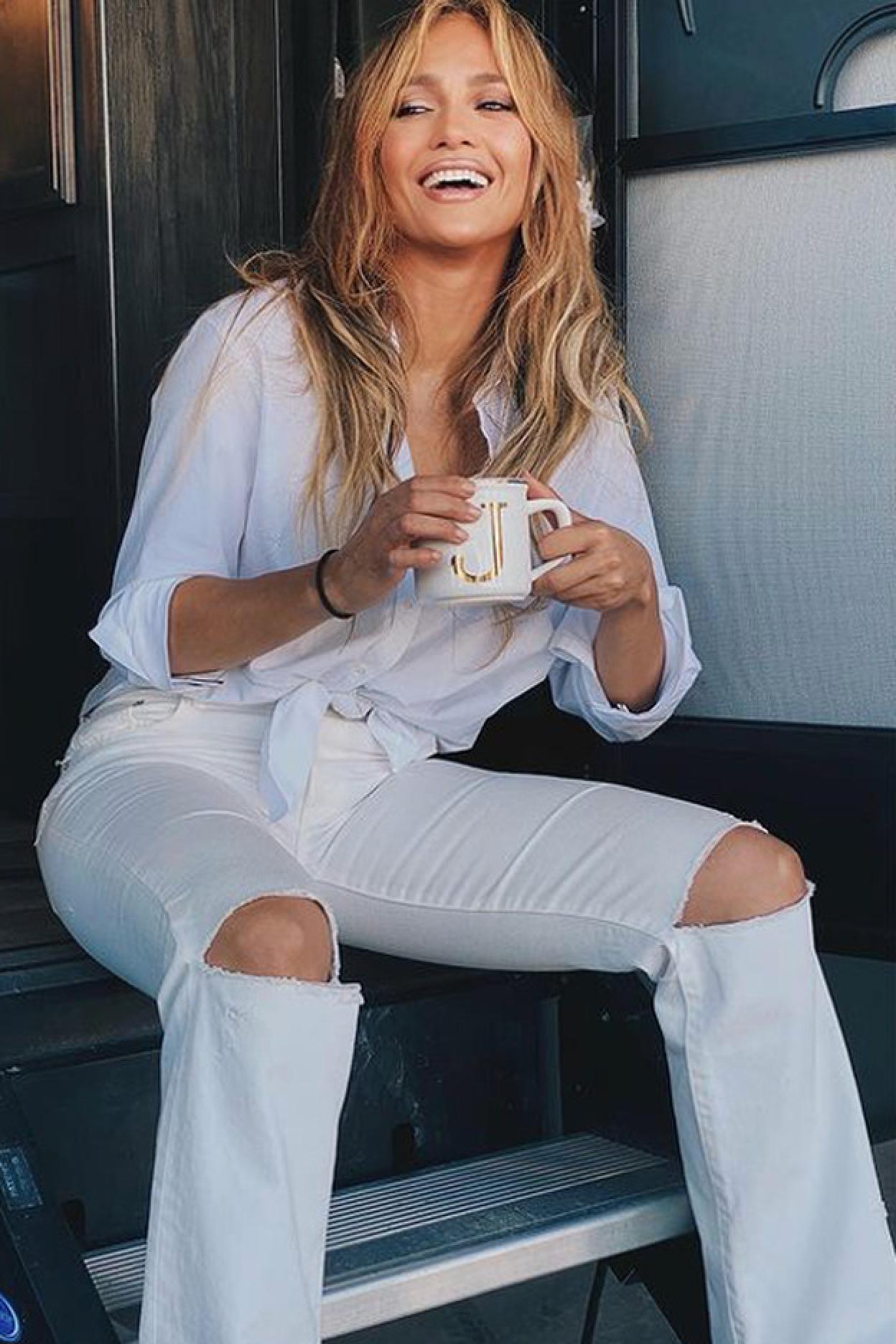 Pincha en la fotopara ver los vaqueros rotos que mejor sientan (incluso adelgazan) de todo el low cost.