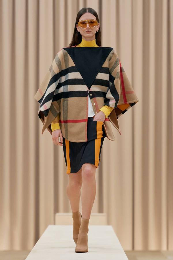 Desfile o/i 2021-22 de Burberry.