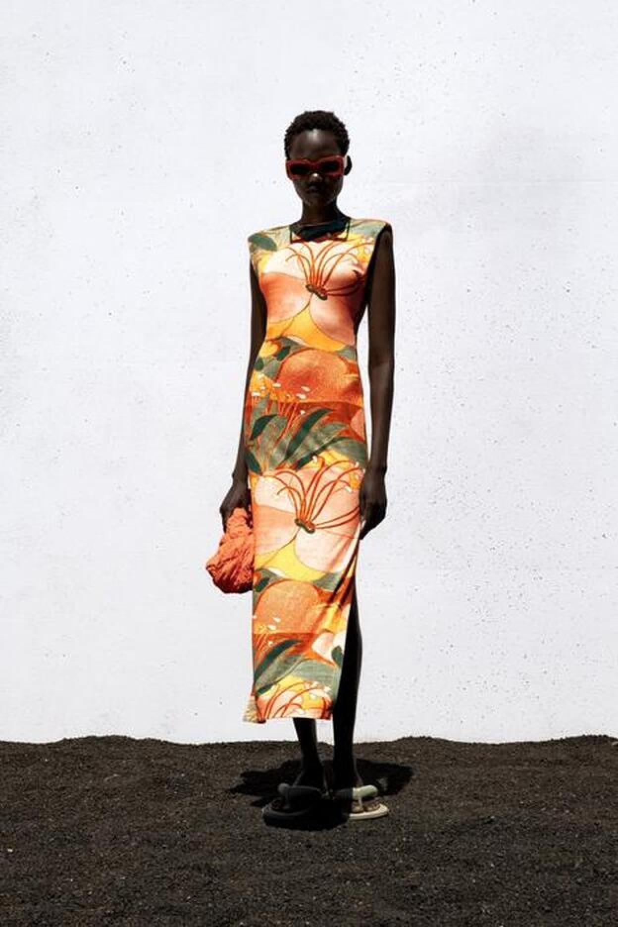 Pincha en la imagen para descubrir los vestidos azules perfectos para llevar a tus looks el color comodín de la primavera.