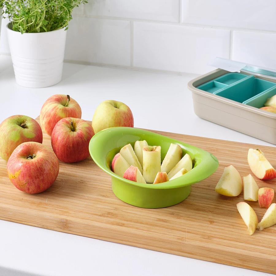 En color verde, este práctico cortamanzanas tiene un precio de 3 euros.