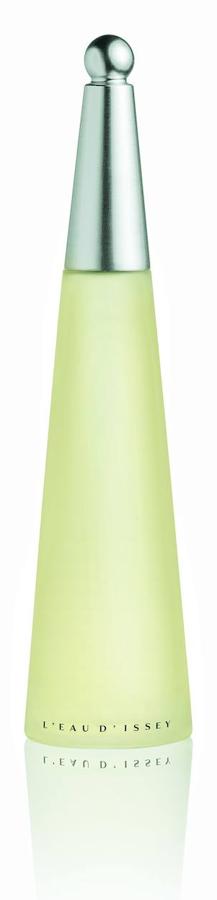 Issey Miyake. Un clásico que huele como el agua en la piel de una mujer, LEau d´Issey (77€ / 50 ml).