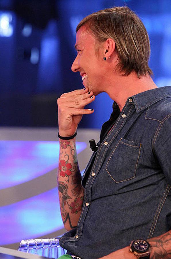 Guti es otro de nuestros famosos españoles que apuestan por el negro para sus uñas. Es más conservador, veremos a ver si finalmente esta tendencia gana adeptos si el futbolista decide arriesgar más.