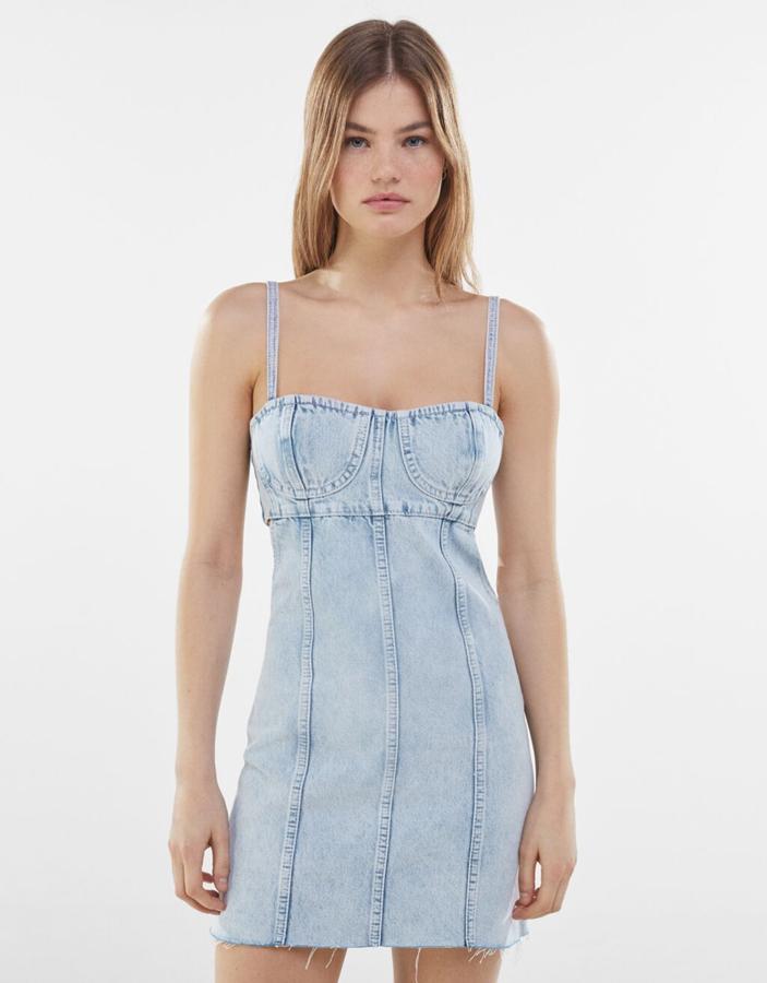 Minivestido de tirantes ajustado, de Bershka (29,99 €).