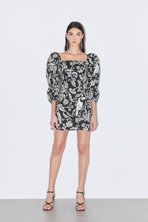 Minivestido de mangas abullonadas con estampado tropical, de Sfera.
