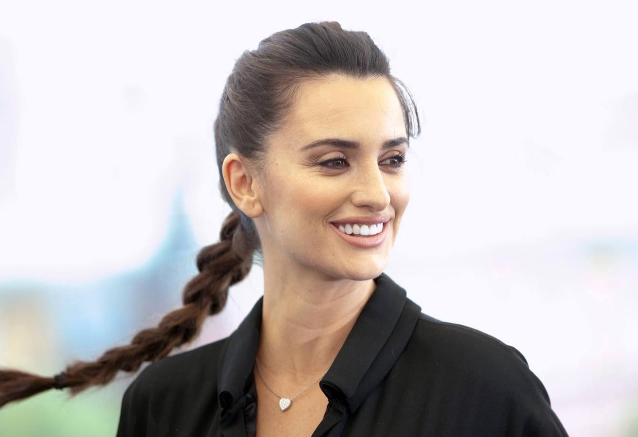 Recibió nueve años de aprendizaje de ballet clásico en el Conservatorio Nacional de Madrid, diversos cursos en la Escuela Cristina Rota en Nueva York y tres años de ballet español con Ángela Garrido. También realizó cursos de baile de jazz con Raúl Caballero.Paralelamente estudió interpretación y se presentó a multitud de pruebas y castings para poder comenzar a trabajar en el cine como actriz.