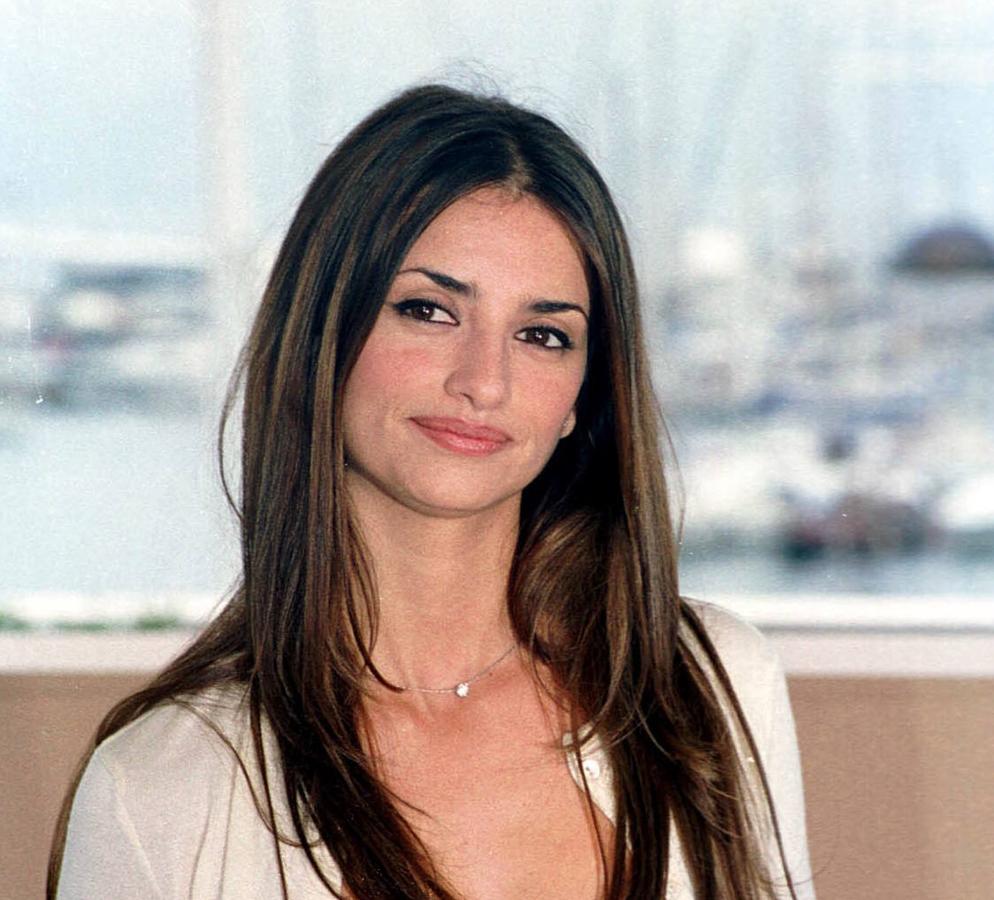 Siendo muy jovencita empezó a hacer su pinitos en el mundo de la tele como en 'La Quinta Marcha', de Telecinco, donde coincidió con Jesús Vázquez y en los mundos de Yupi de TVE entre otros... También como modelo de varias firmas.