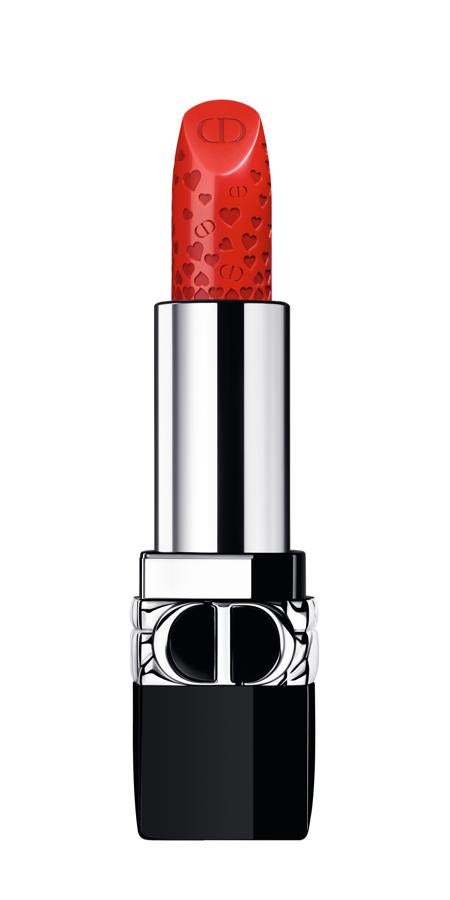 Este labial de edición limitada  Rouge Dior Love 458 Paris Satin de Dior  profesa su amor a tu madre en todos sus detalles.