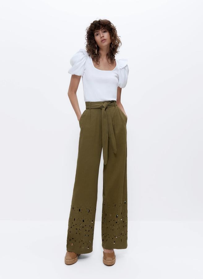 Pantalones anchos de lino con bajo perforado, de Uterqüe (89 €).