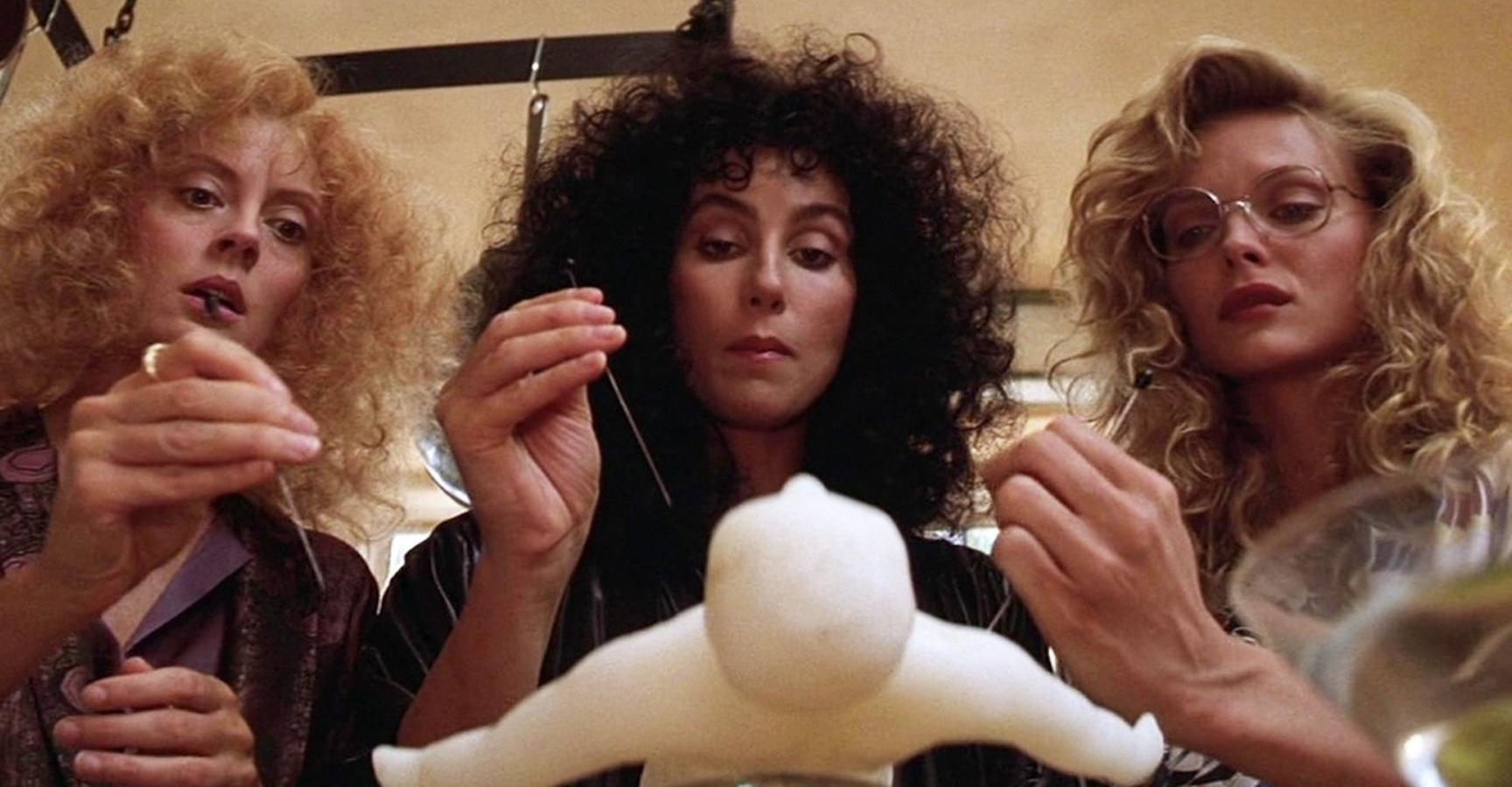 Pero fue a partir de Las brujas de Eastwick (1987) y Las amistades peligrosas (1988) cuando se posicionó como una de las grandes promesas de Hollywood. Por cierto, ¿no os recuerda mucho en este fotograma de Las brujas de Eastwich a Esther Cañadas?