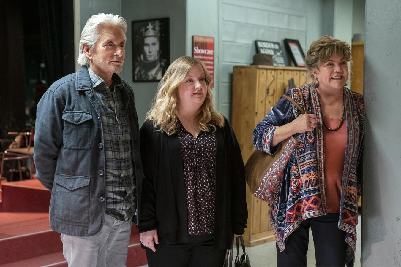 El método Kominsky. Temporada 3. Netflix. 28 de mayo.La comedia protagonizada por Michael Douglas y Alan Arkin cierra sin la presencia del segundo, y en la que Sandy, su personaje, deberá lidiar con la vejez sin la compañía de su amigo del alma y la aparición de su exmujer, Roz Volander, a la que interpretará Kathleen Turner. Seis episodios en los que aparecerán como personajes invitados Lisa Edelstein, Emily Osment y Haley Joel Osment.