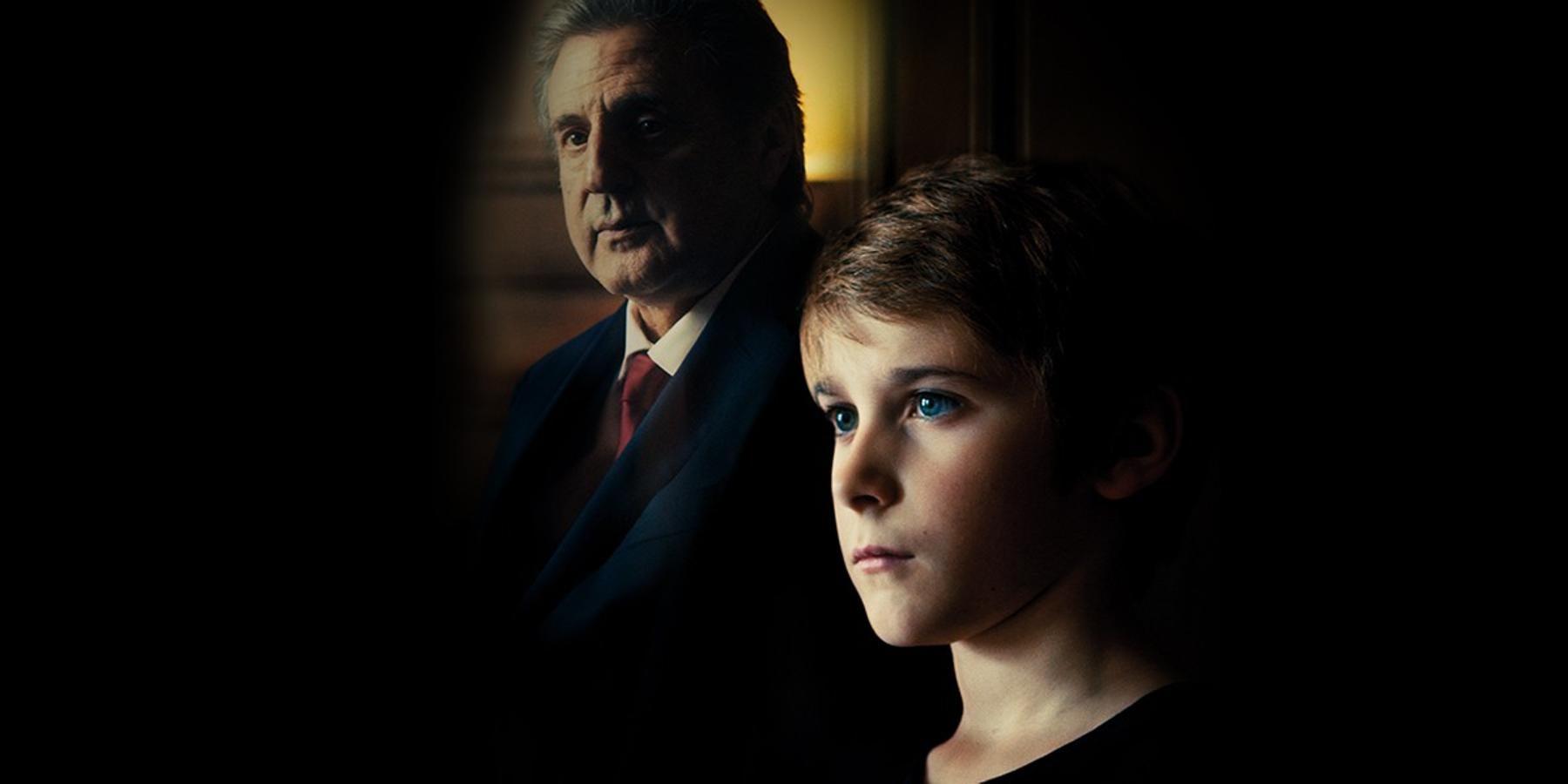 La mentira. Miniserie. Cosmo. 11 de mayo.Compuesta por cuatro episodios, esta producción gala se adentra en la modélica vida de Claude Arbona, una figura pública que disfruta de un feliz matrimonio y una increíble trayectoria profesional en la Costa Azul. Hasta que su nieto de 9 años es acusado de violación y sus alegaciones lo embarcan en el viaje más desagradable de su vida.