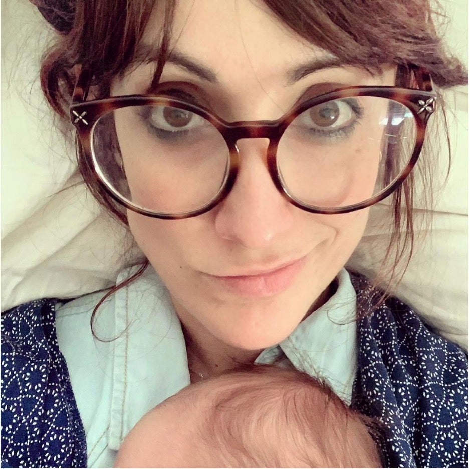 La humorista Ana Morgade (41 años) ha dado la bienvenida a su primer hijo el 16 de Marzo y compartía su experincia en sus redes sociales escribiendo: "Estoy exhausta, gente. La virgen, esto es muy salvaje. Mi bebé está divinamente y mi marido está que no se tiene en pie. Y yo, mañana os cuento. Hoy estoy volando en camisón. Gracias por todos los ánimos y consejos que me habéis dado estos meses".