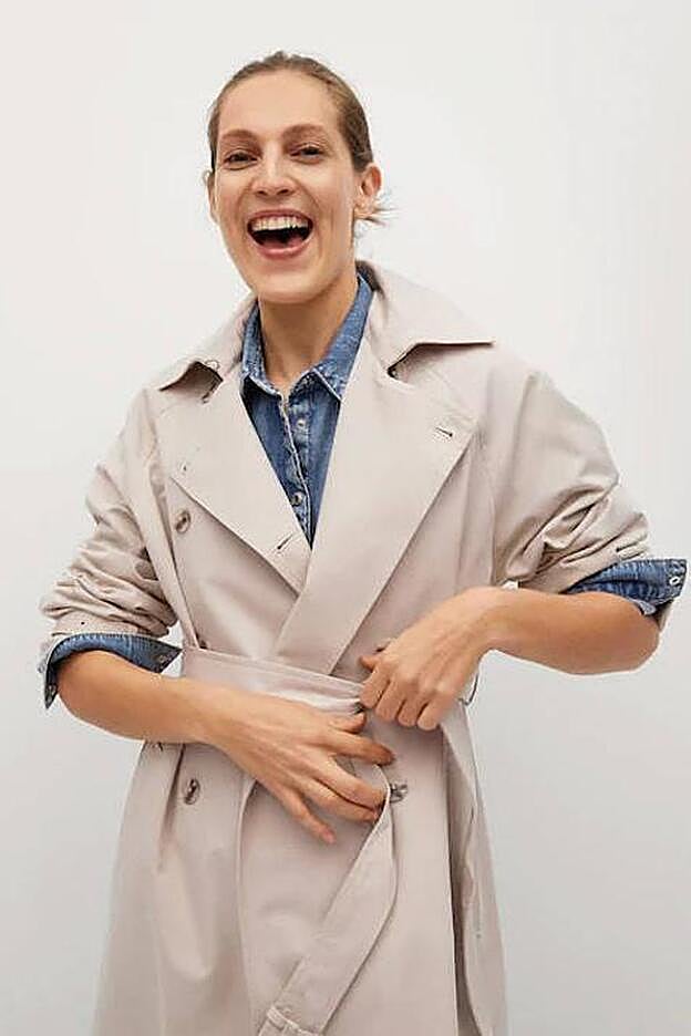 Las gabardinas y las botas de agua son imprescindibles esta temporada