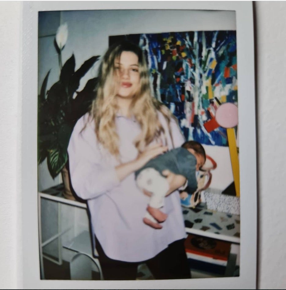 La actriz ampliaba de nuevo la familia con la llegada de un niño para el que elegían el nombre de Lorenzo. La intérprete presentaba a su bebé, que nacía el 11 de enero, en medio del caos generado por la borrasca Filomena.