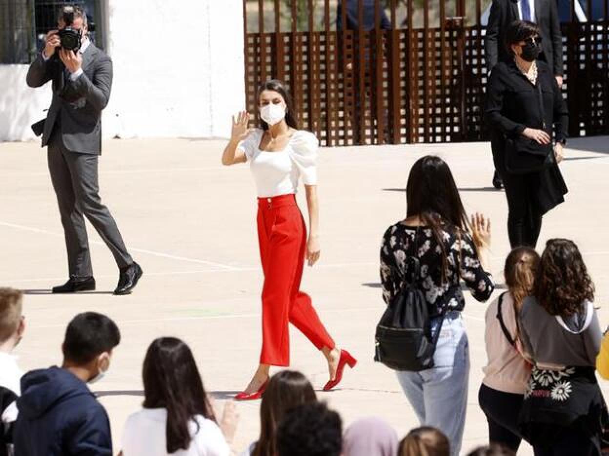Pincha en la foto para ver 15 vestidos nuevos de marcas españolas que podría estrenar la Reina Letizia esta primavera
