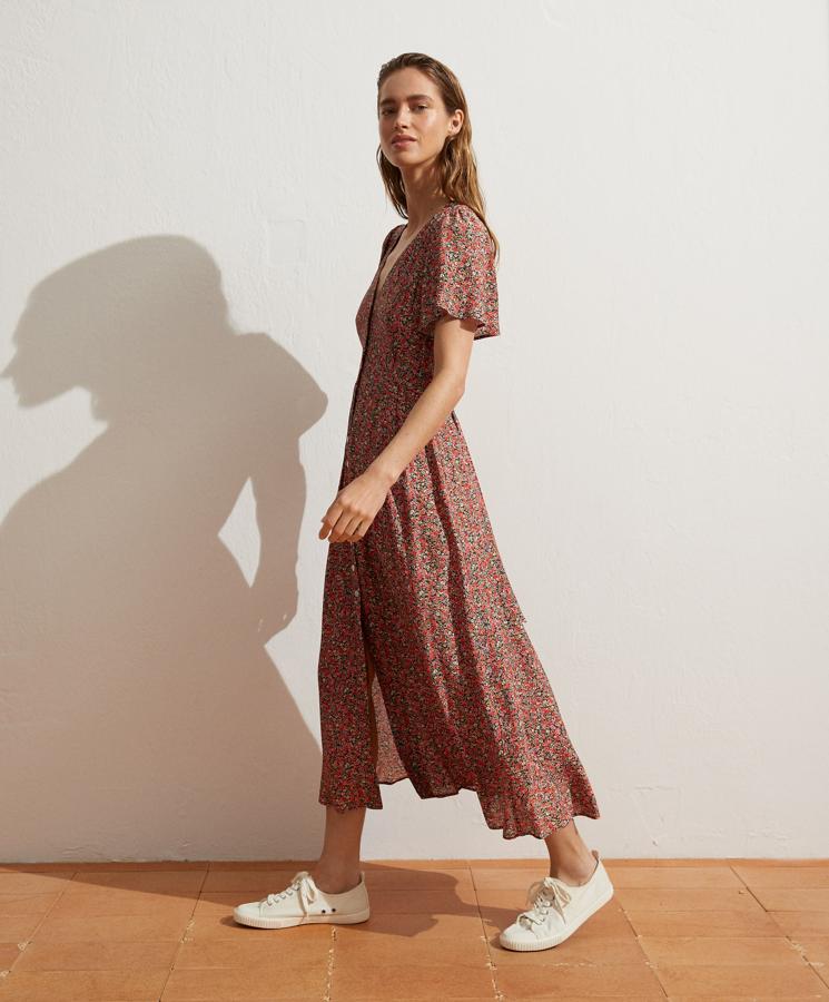 Vestido midi con estampado floral de Oysho (35,99 euros)
